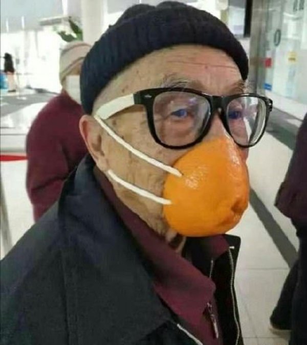 Çin'de sütyenli, plastik şişeli maskeli günler