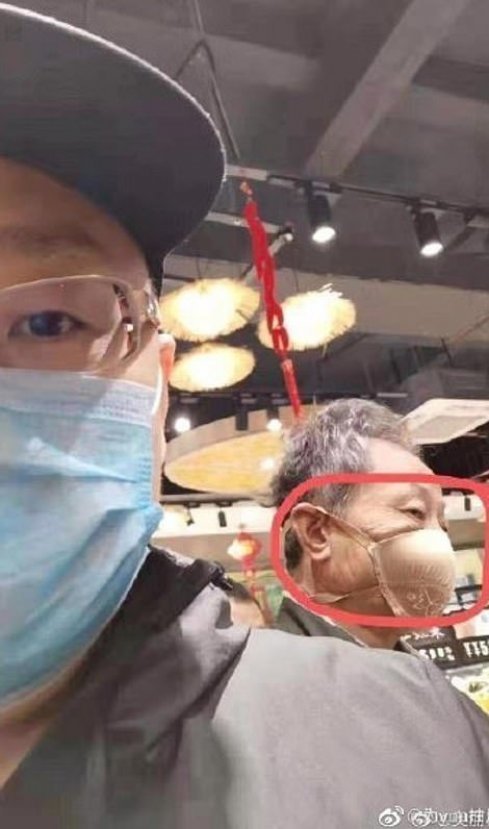 Çin'de sütyenli, plastik şişeli maskeli günler