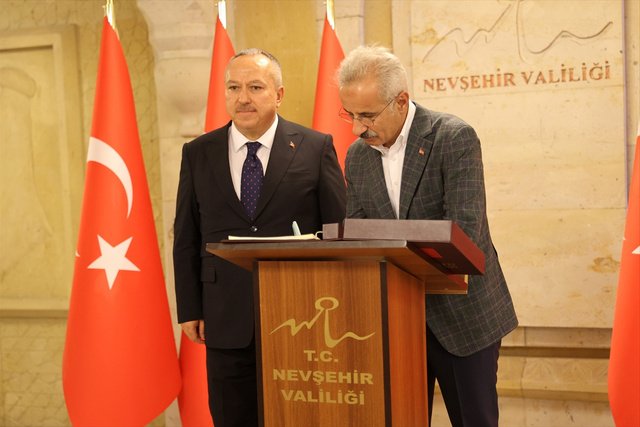 Kapadokya Havalimanı'nın yolcu kapasitesi 2 milyona çıkacak! Bakan Uraloğlu inşaatı inceledi - Resim: 2