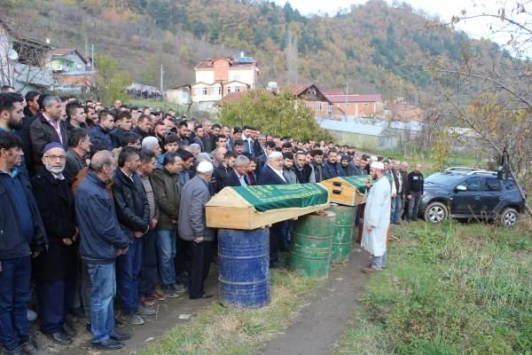 9 günde 6 kişiyi trafik kazasına kurban veren köyde yas -3