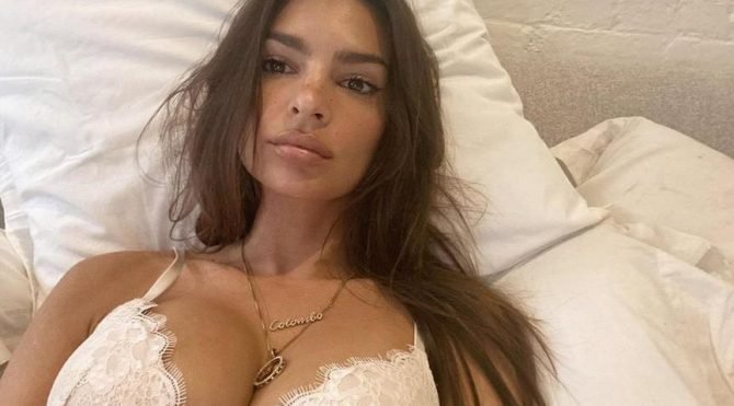 Emily Ratajkowski yeni sütyeni ile dikkat çekti