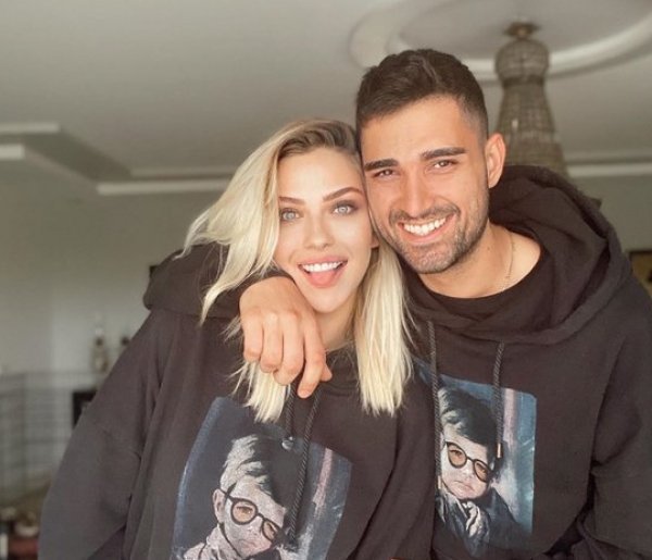 Tuna, İdo ve sevgilisinin yarattığı markadan çanta aldı