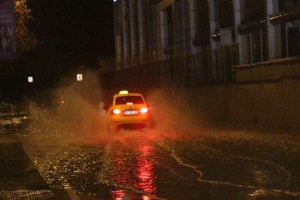 İstanbul'da sağanak etkili oluyor