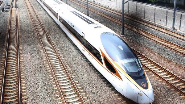 Saatte 350 kilometre hız yapan sürücüsüz tren sefere başladı