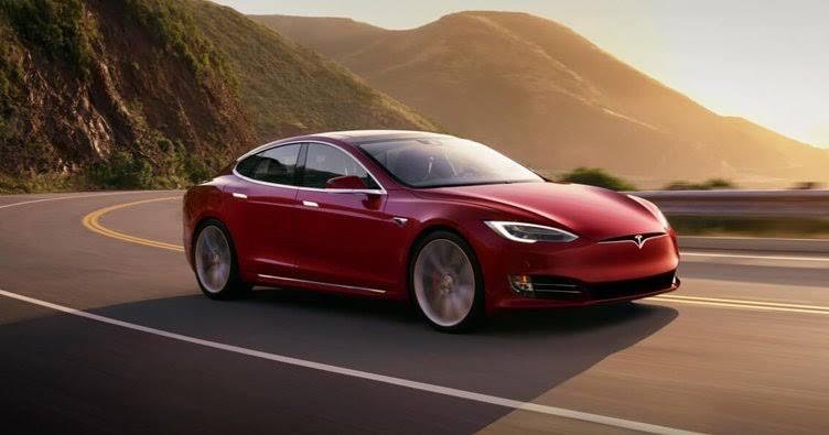 Tesla, Çin’de ürettiği ilk otomobilleri teslim etti