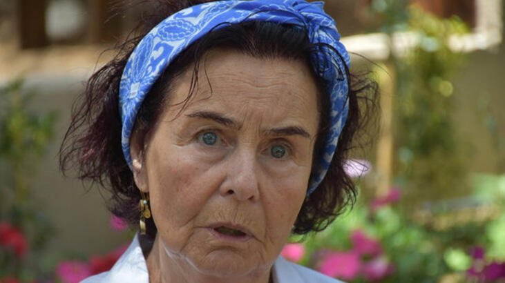 Fatma Girik corona virüse karşı evinden çıkmıyor