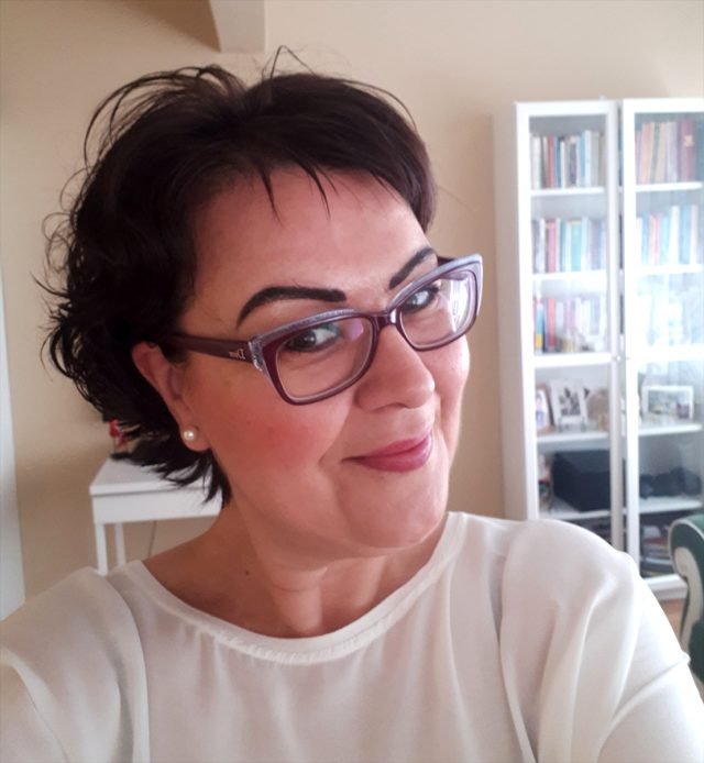 Sinema ve tiyatro oyuncusu Süeda Çil’den “Hayat eve sığar” mesajı Açıklaması