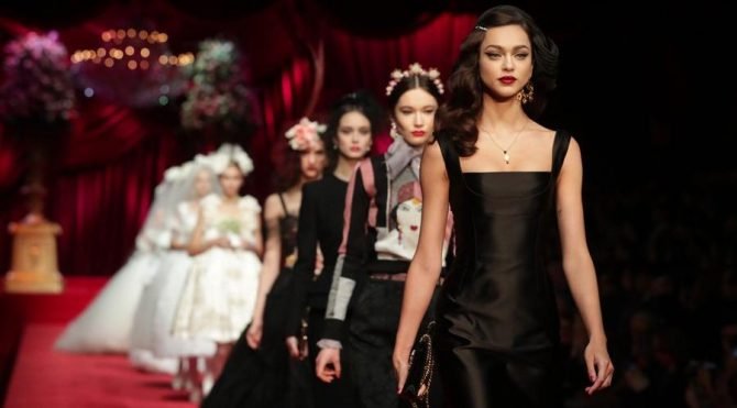 Dolce & Gabbana İtalya’daki bir üniversitenin aşı çalışmalarına destek olmak için bağışta bulundu