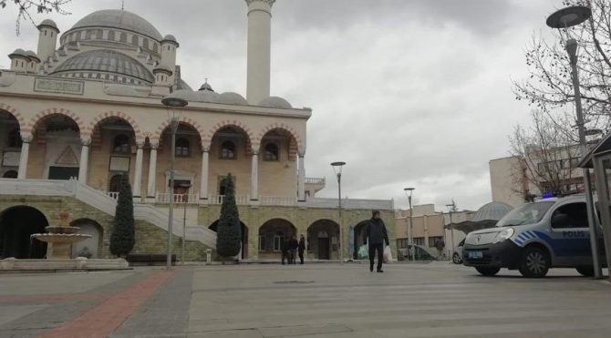 Türkiye’deki ezan sistemini tasarlayan mühendisten uyarı: Tüm camilerin anons sistemi ele geçirilebilir