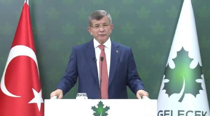 Davutoğlu: Erdoğan kendisine saldıranlarla yoldaşlık yapmayı tercih etti